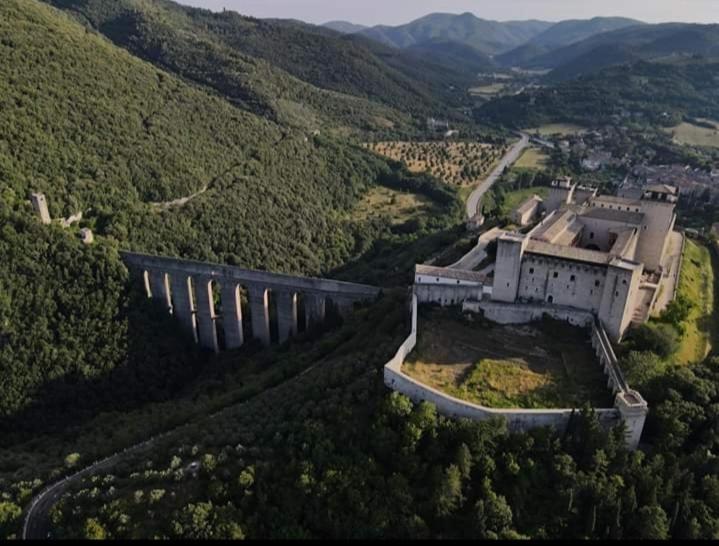 Sotto I Tetti Del Borgo Apartment Spoleto Exterior photo