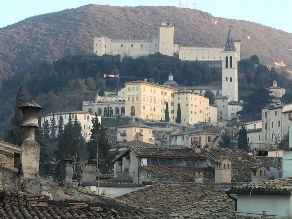 Sotto I Tetti Del Borgo Apartment Spoleto Exterior photo